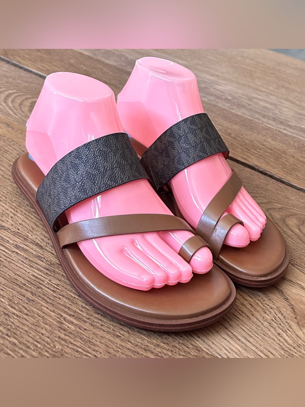 NWOT. Michael Kors Brown & Dark Brown Strappy Toe-Loop Slide Sandals Size 6.5M